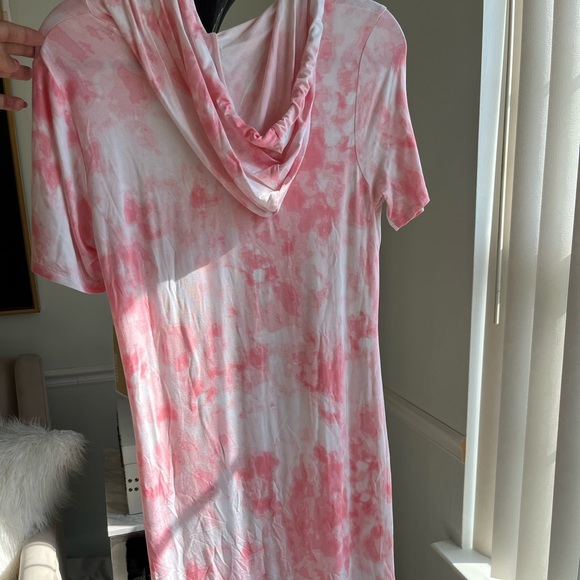 Michael Kors Pink & White Monogram Tie Dye Hooded Short Sleeve Dress - Picture 11 of 16